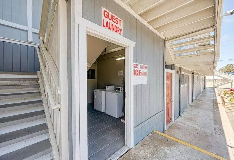 酒店 Harbor House Inn