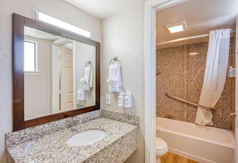 Отель Harbor House Inn