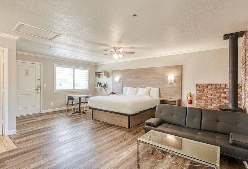 Отель Harbor House Inn