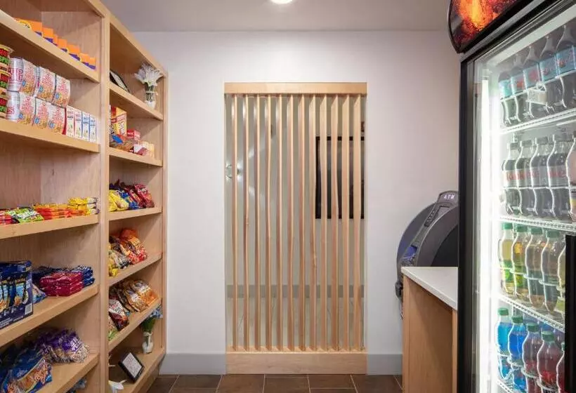 هتل Holiday Inn Express & Suites Newport News, An Ihg