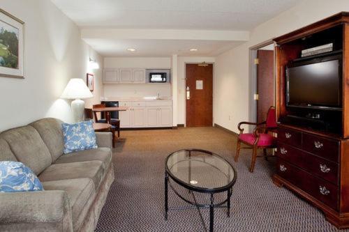 Otel Holiday Inn Express & Suites Newport News, An Ihg