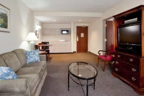 هتل Holiday Inn Express & Suites Newport News, An Ihg