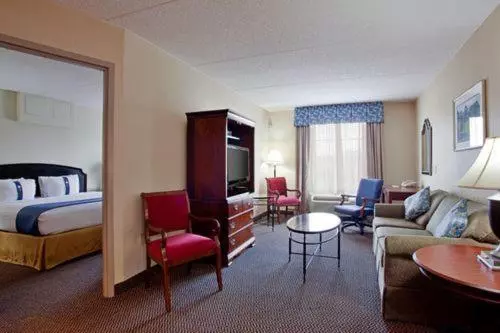 هتل Holiday Inn Express & Suites Newport News, An Ihg