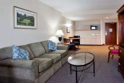 هتل Holiday Inn Express & Suites Newport News, An Ihg