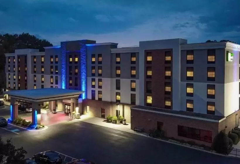 هتل Holiday Inn Express & Suites Newport News, An Ihg
