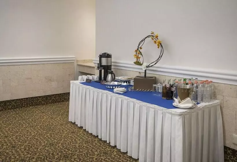 هتل Holiday Inn Queretaro Centro Historico, An Ihg