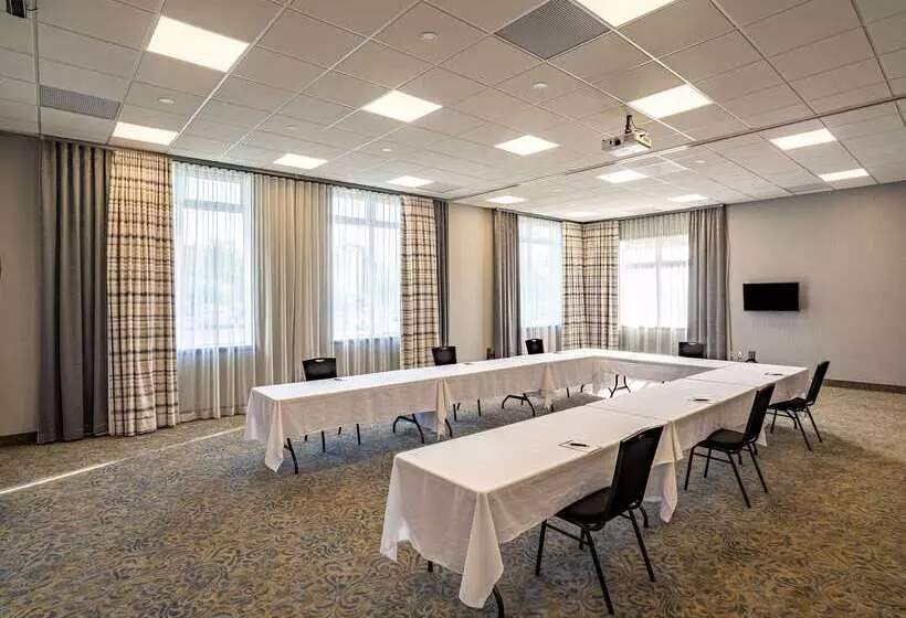 هتل Quality Suites