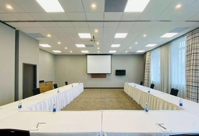 هتل Quality Suites