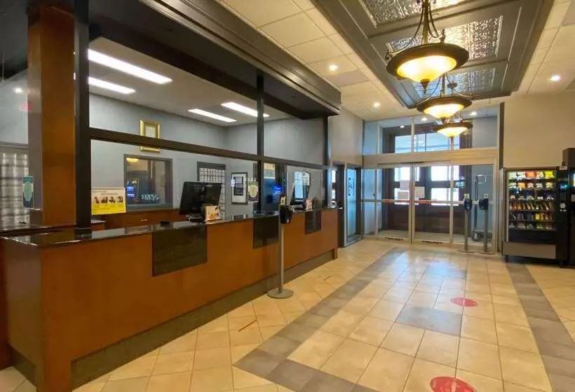 هتل Quality Suites