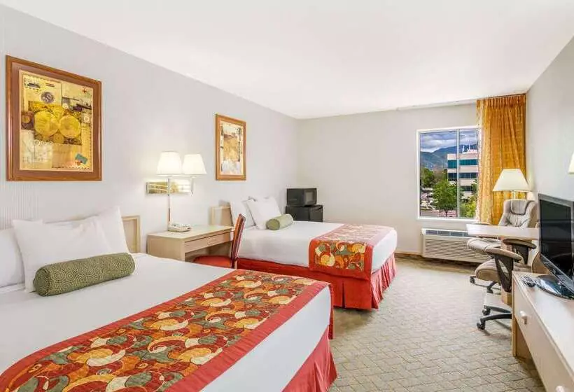 Отель Comfort Inn & Suites Salt Lake City I 80 I 15 Downtown