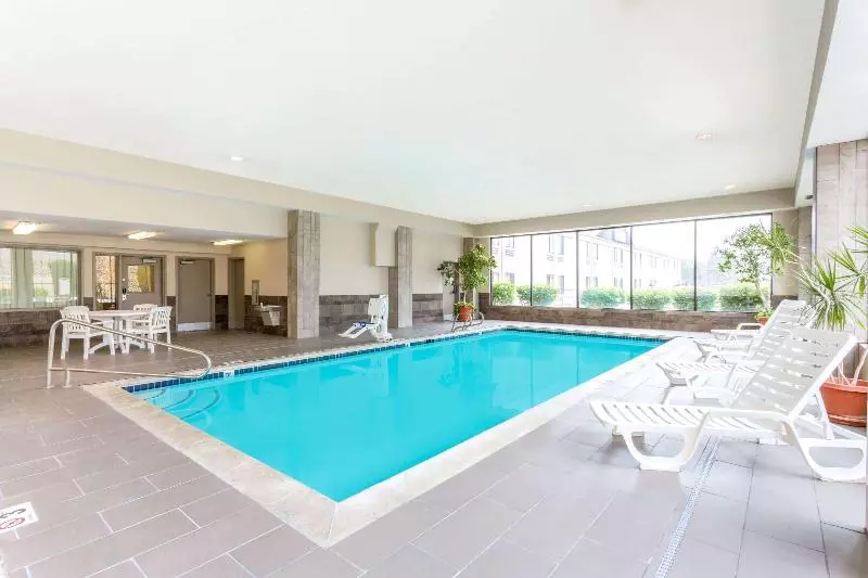 Отель Comfort Inn & Suites Salt Lake City I 80 I 15 Downtown