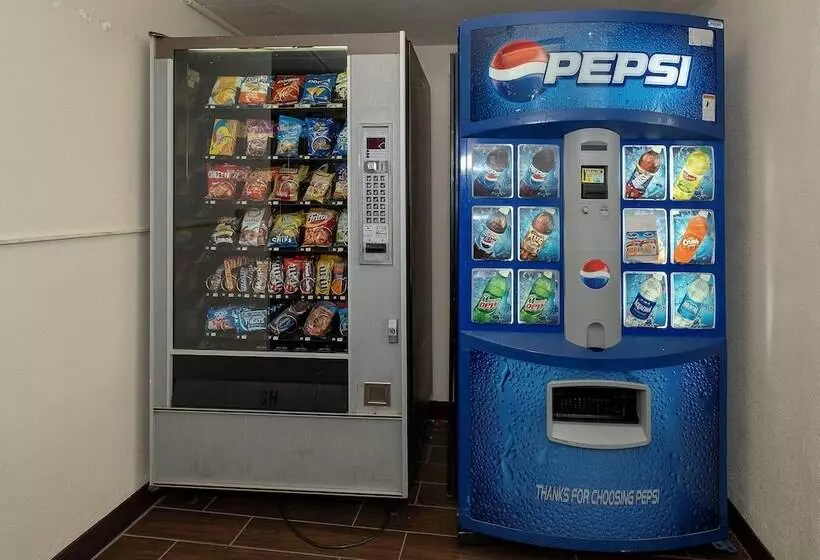 Отель Red Roof Inn Mt Laurel