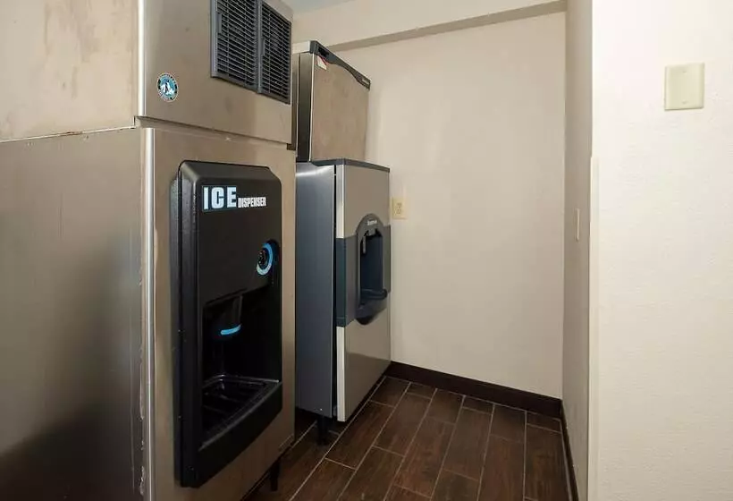 Отель Red Roof Inn Mt Laurel