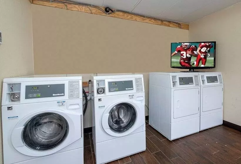 Отель Red Roof Inn Mt Laurel