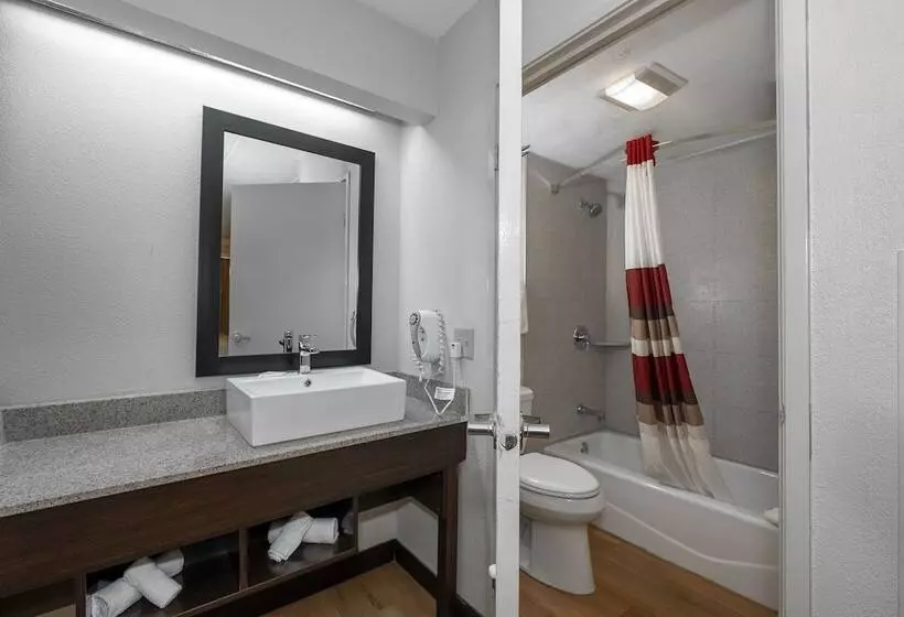 Отель Red Roof Inn Mt Laurel