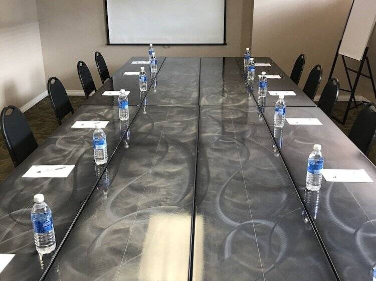 Hotel Travelodge By Wyndham Fort Mcmurray