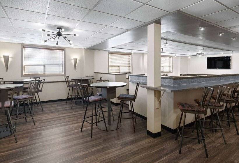 Hotel Travelodge By Wyndham Fort Mcmurray