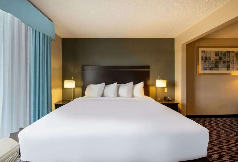 هتل Wingate By Wyndham Gillette Near Camplex