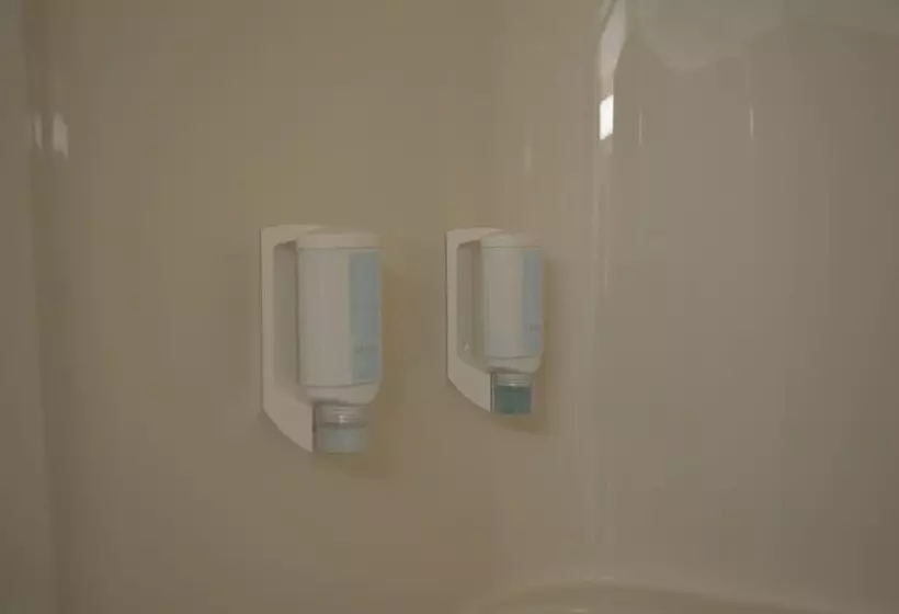 فندق على الطريق Super 8 By Wyndham Grande Prairie