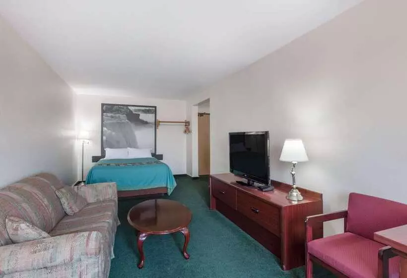 Motelli Super 8 By Wyndham Moose Jaw Sk