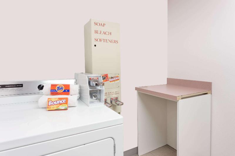 مُتل Super 8 By Wyndham Moose Jaw Sk