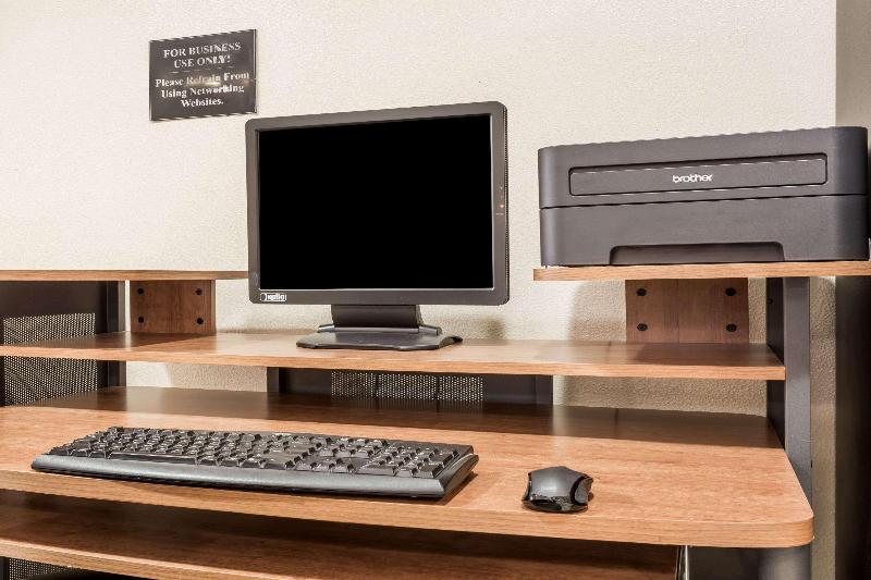 مُتل Super 8 By Wyndham Moose Jaw Sk