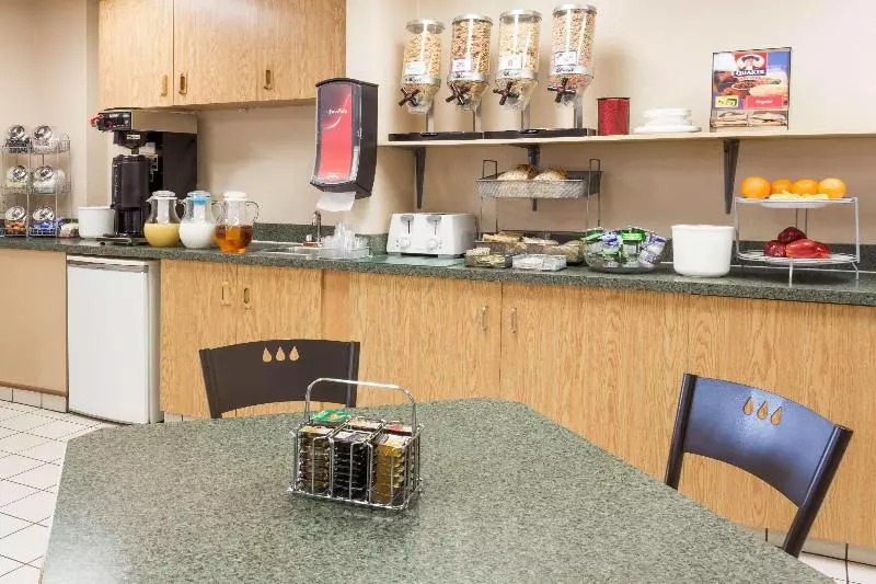 Motelli Super 8 By Wyndham Moose Jaw Sk