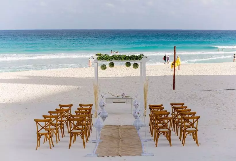 Resort Park Royal Beach Cancun  All Inclusive