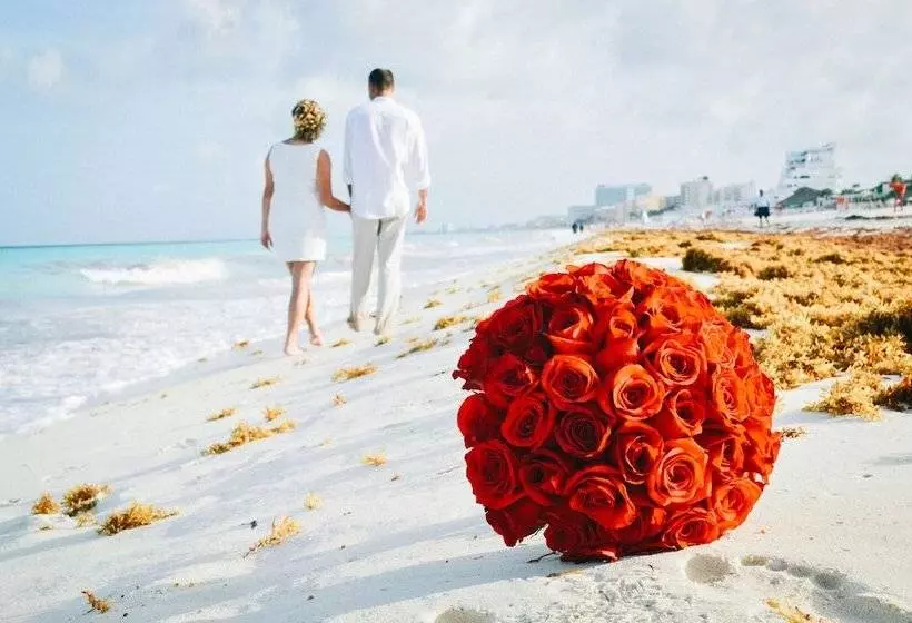 Resort Park Royal Beach Cancun  All Inclusive