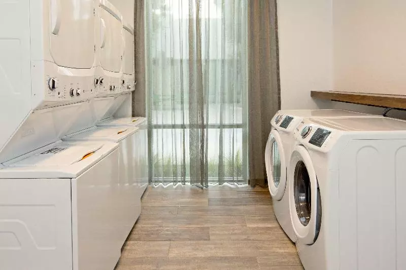 Hotelli Staybridge Suites   Long Beach Airport, An Ihg