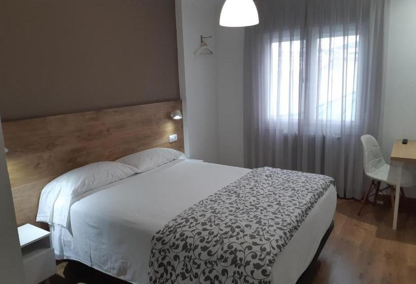 민박 Hostal Restaurante Lugano