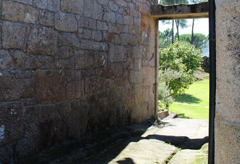 Excellent Cottage In Santa Comba With Communal Swimming Pool