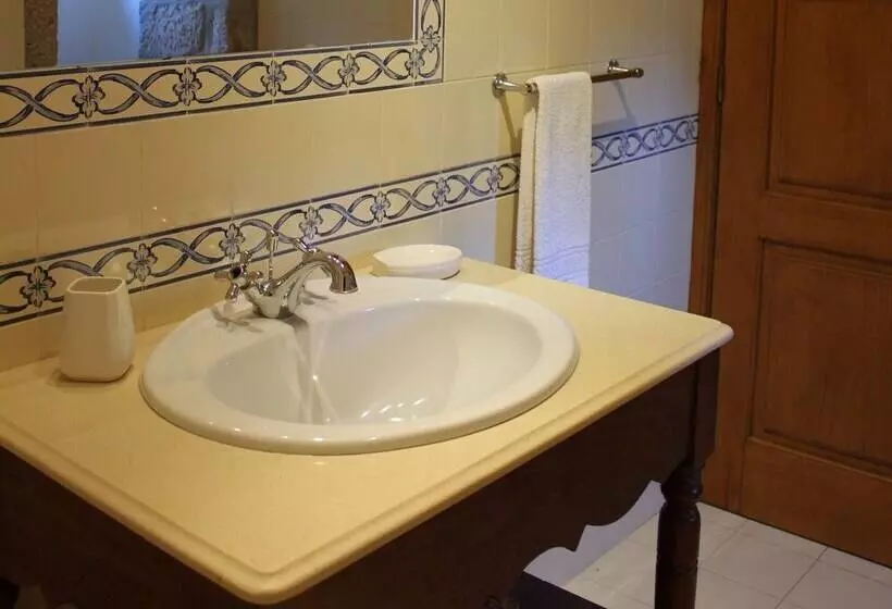Excellent Cottage In Santa Comba With Communal Swimming Pool