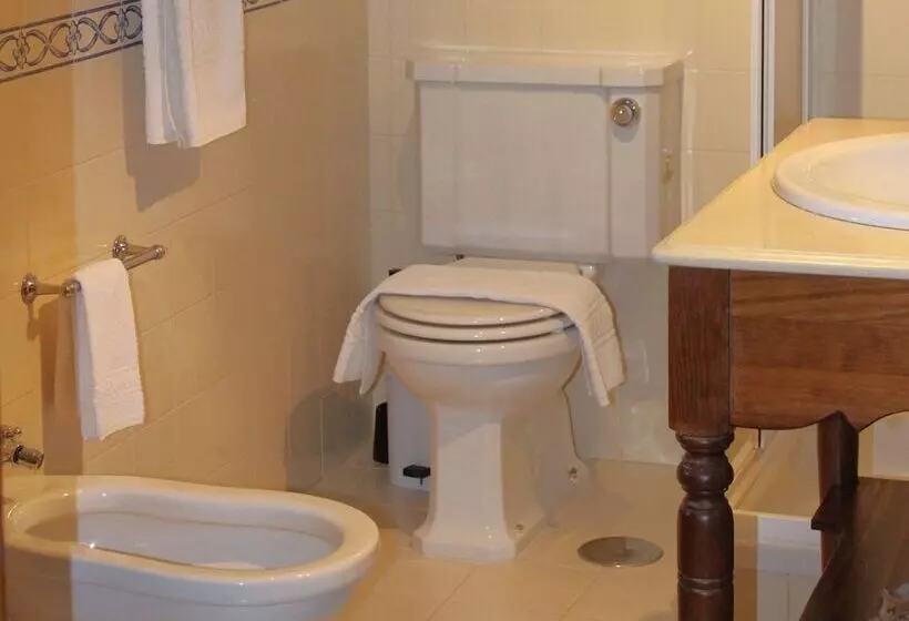 Excellent Cottage In Santa Comba With Communal Swimming Pool