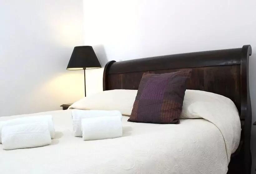 Excellent Cottage In Santa Comba With Communal Swimming Pool