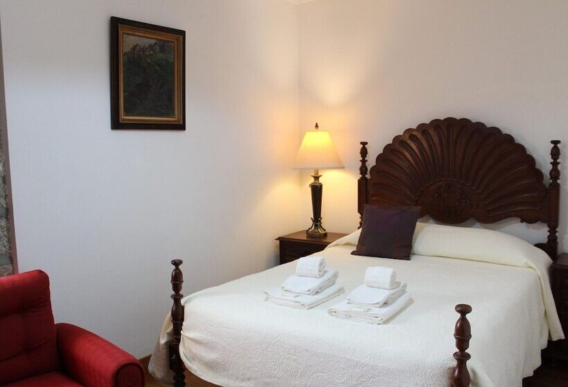 Excellent Cottage In Santa Comba With Communal Swimming Pool