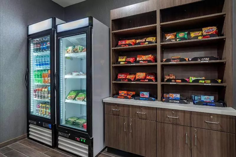 ホテル Comfort Inn & Suites Downtown Near University