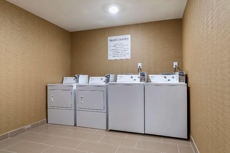 فندق Comfort Inn & Suites Downtown Near University