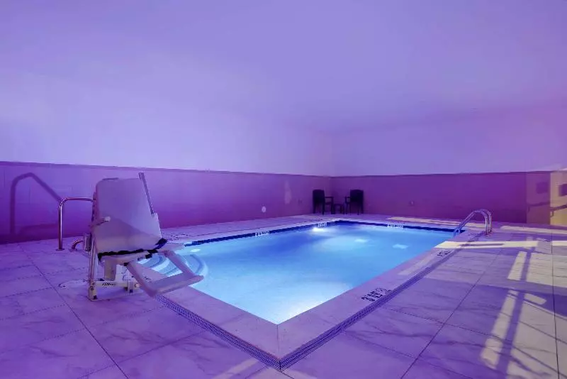 ホテル Comfort Inn & Suites Downtown Near University
