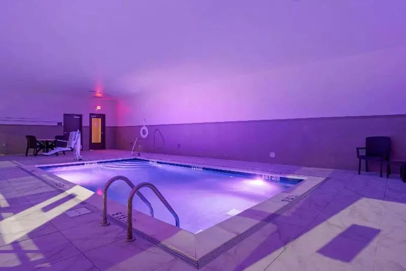 ホテル Comfort Inn & Suites Downtown Near University