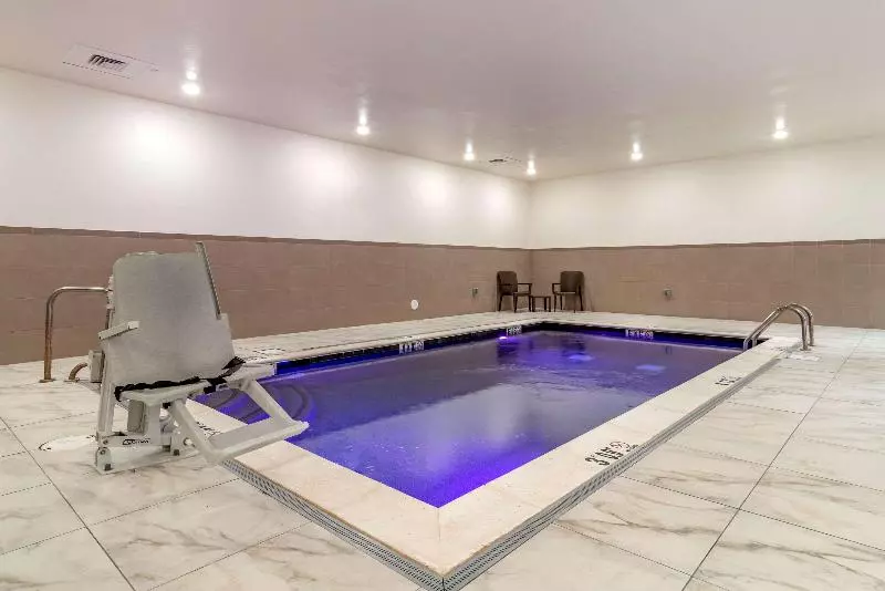 ホテル Comfort Inn & Suites Downtown Near University