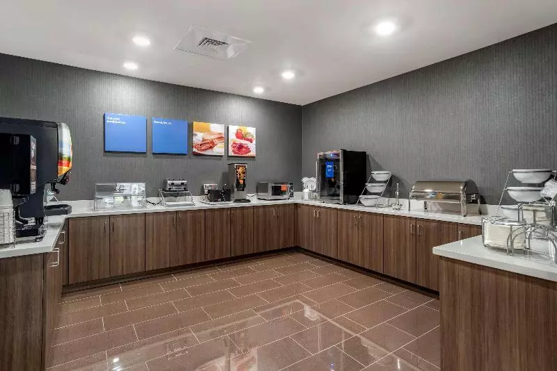 ホテル Comfort Inn & Suites Downtown Near University