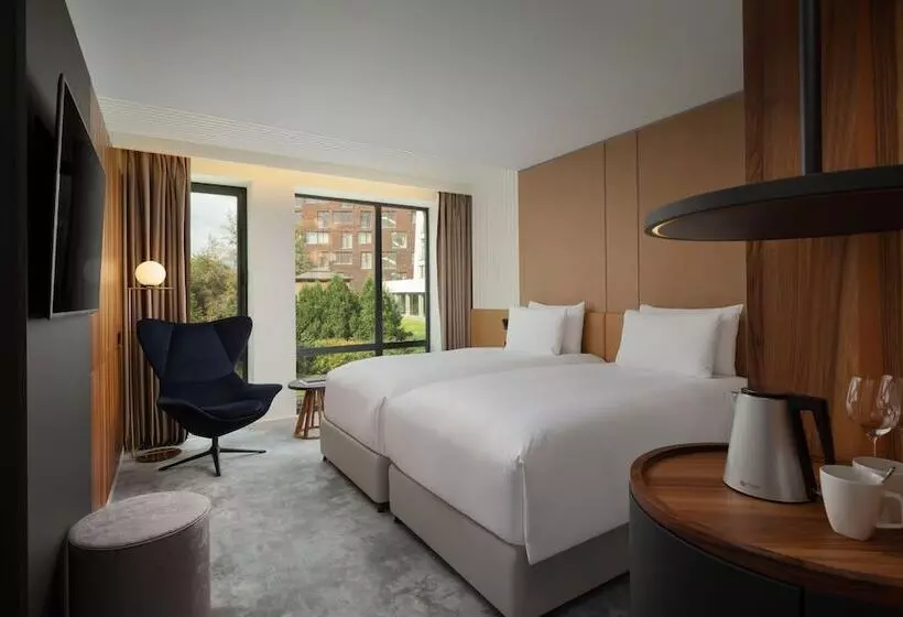 ホテル Mövenpick Moscow Taganskaya