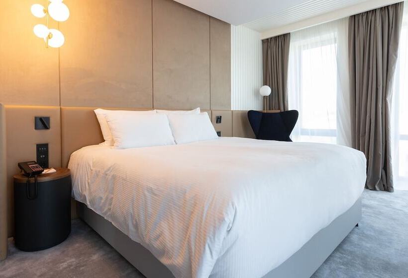 ホテル Mövenpick Moscow Taganskaya