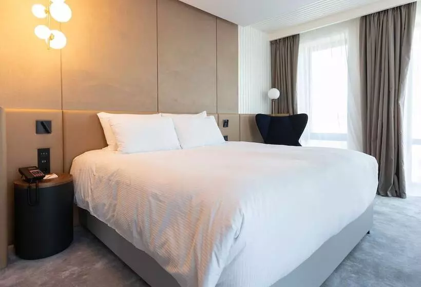 ホテル Mövenpick Moscow Taganskaya