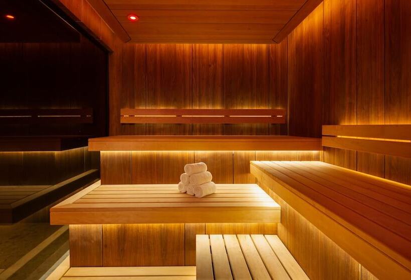 ホテル Mövenpick Moscow Taganskaya