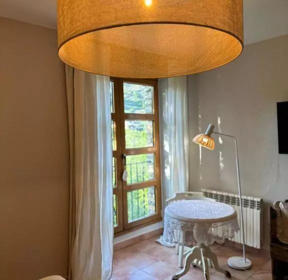 L Hotelet D Estamariu Cal Teixidor