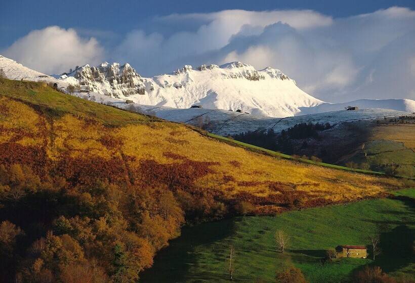 La Casa De Bustantegua