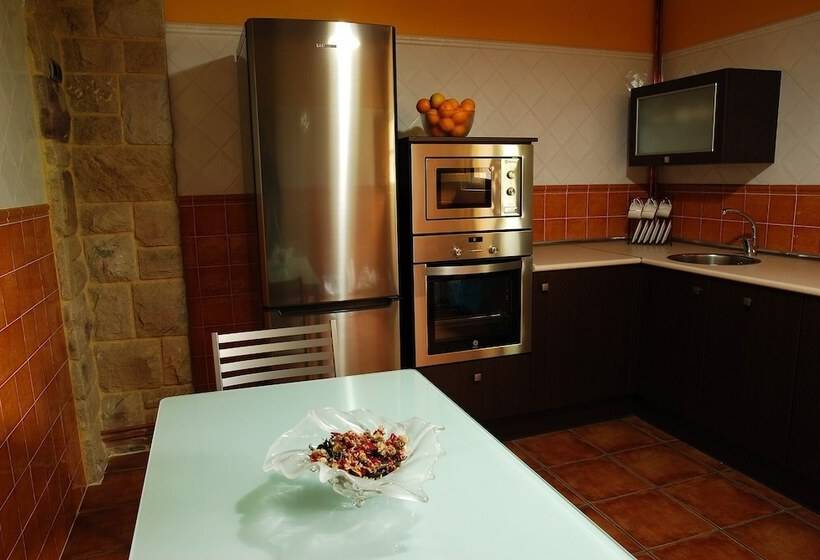 La Casa De Bustantegua