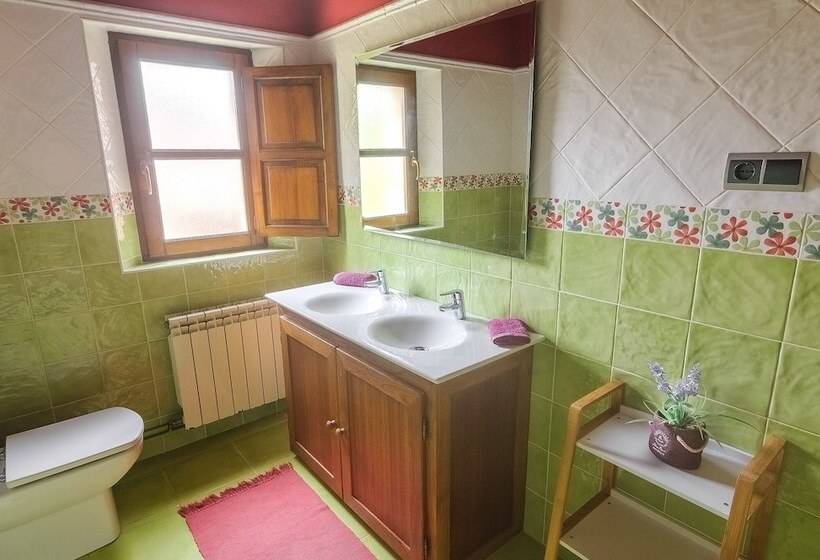 La Casa De Bustantegua